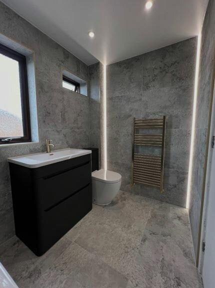 luxurious bathroom inspiration with LED strip light, concrete tiles and black bathroom furniture