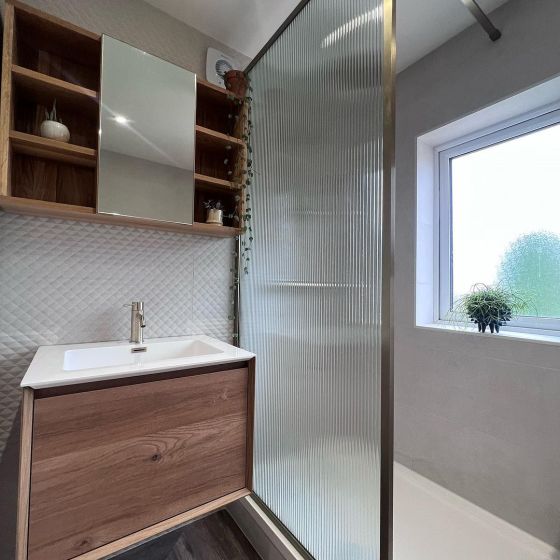 600mm Wall Hung Vanity Unit with White Resin Basin in Natural Oak