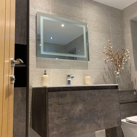 Feechi Mirror