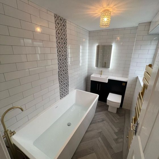 Elsa White Freestanding Bath