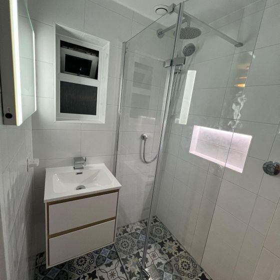 Royle Wetroom Walk in Glass Screen with Hinged Panel