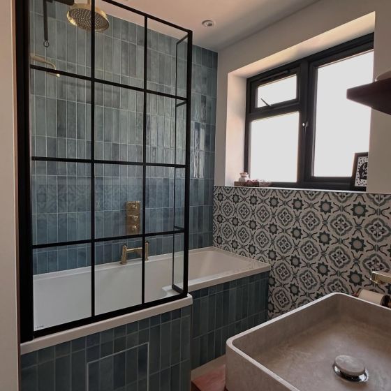 Amien Matt Black Grid Framed L-Shaped Bath Screen