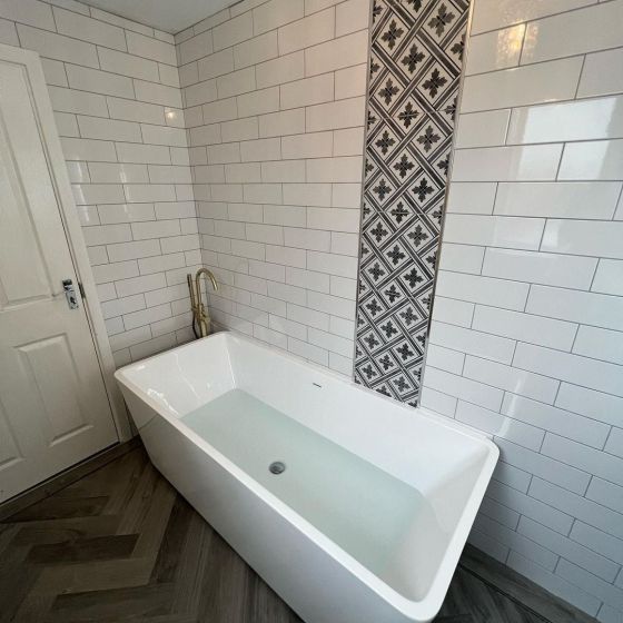 Elsa White Freestanding Bath