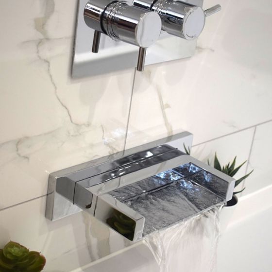 Akron Bath Spout