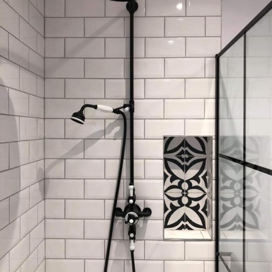 Cambridge Black Traditional Shower