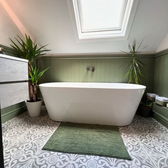 Noah White Freestanding Acrylic Bath