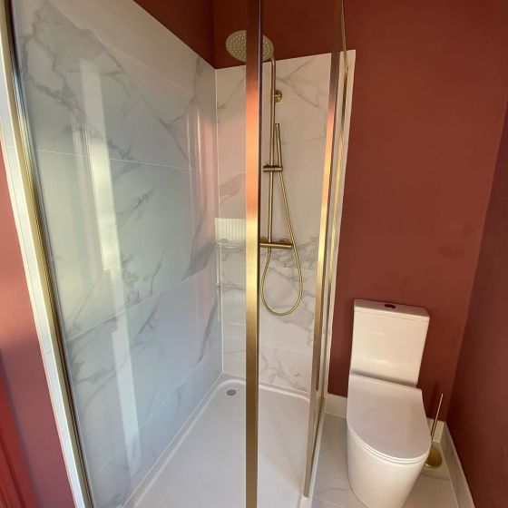 Elora Brushed Gold Round Thermostatic Shower Pack