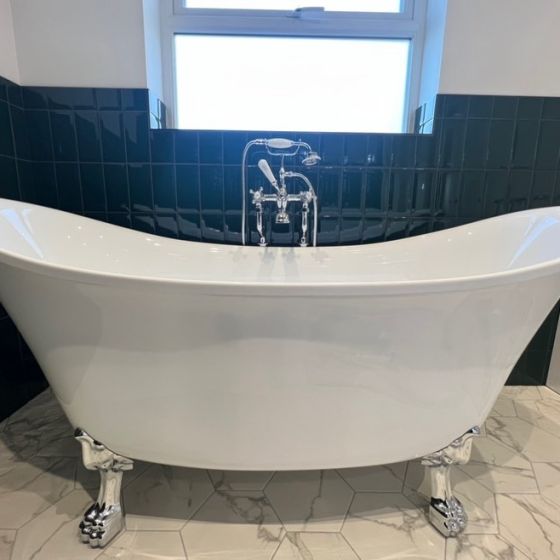 Ahana Traditional Bath with Chrome Claw Feet