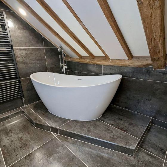 Lambi Freestanding White Bath