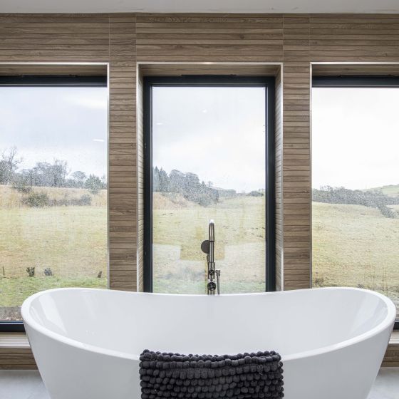 Lambi White Bath