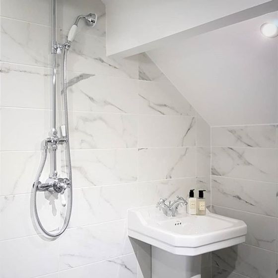 Greyjoy Traditional Shower & White Marble Tiles