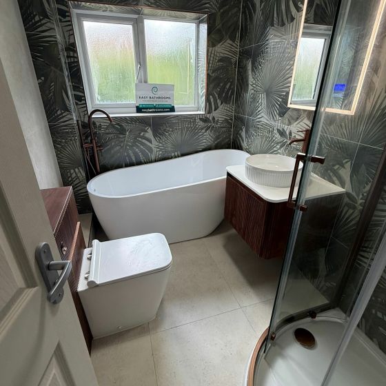 Isleworth Freestanding Acrylic Slipper Bath