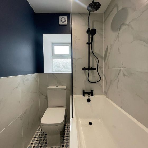 Vibra Black Round Thermostatic Shower Pack