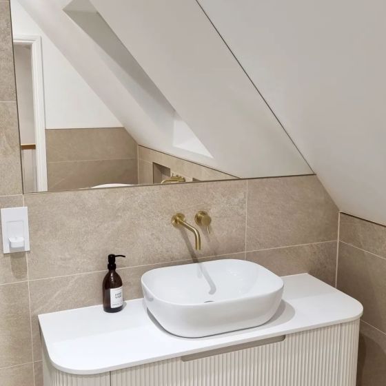 900mm Ribbed Wall Hung Matt White Vanity Unit & White Worktop