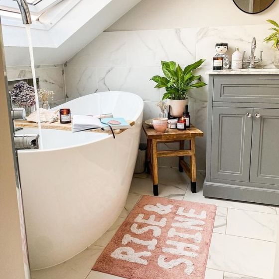 Lambi Freestanding White Bath