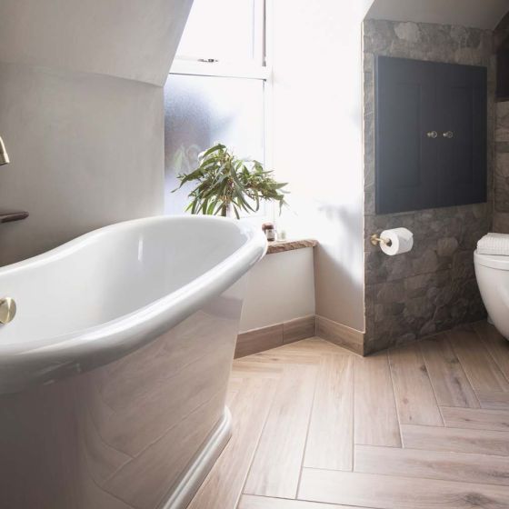 Darcey White Traditional Soaking Tub