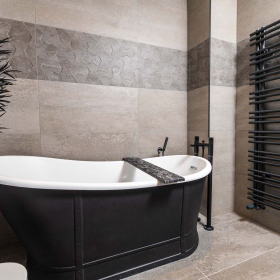 Hoff Black Freestanding Bath