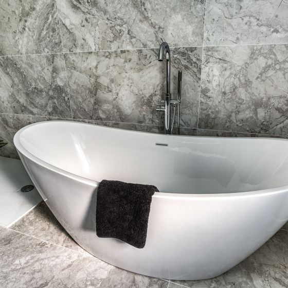 Lambi Freestanding White Acrylic Bath
