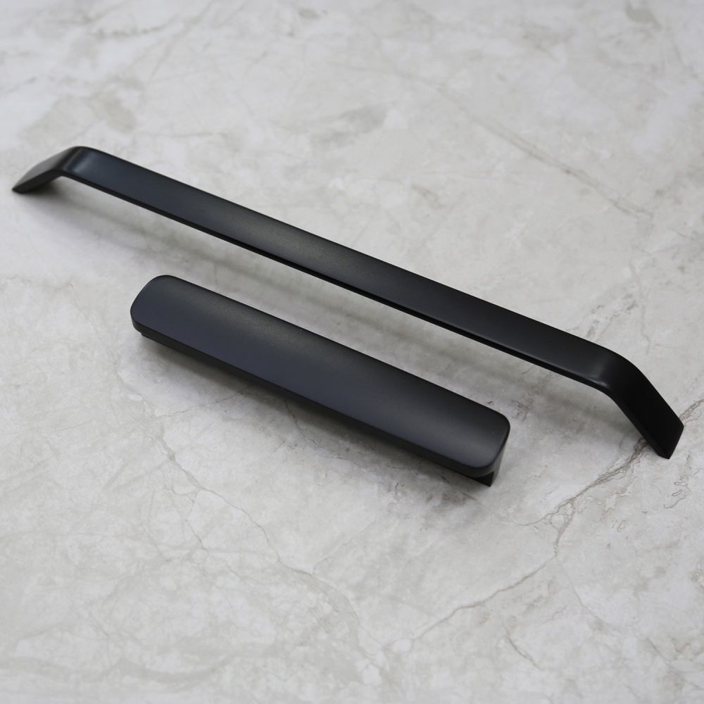 Newport Matt Black Bar Handle
