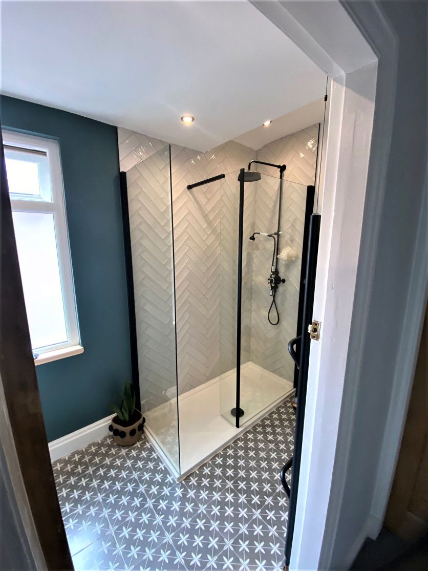 Rivar Walk In Shower Enclosure Black - 1600x800mm