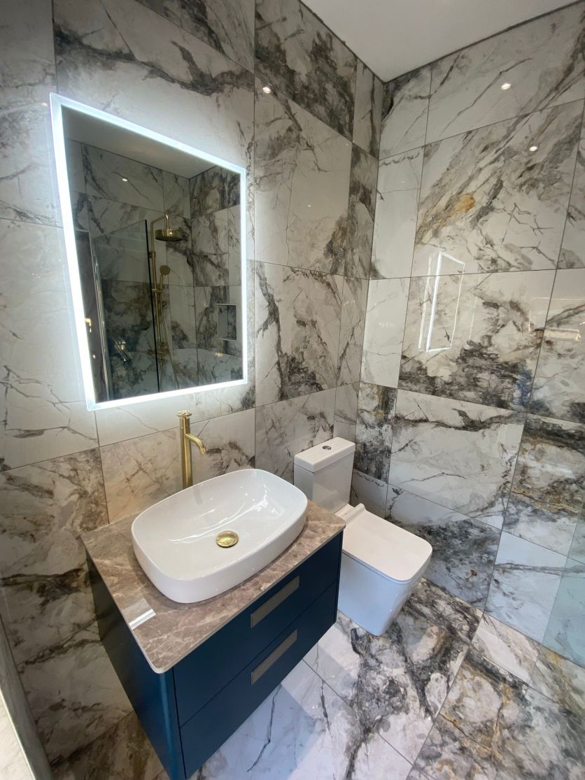 Fabulosa™ Marble Gloss Porcelain Tile