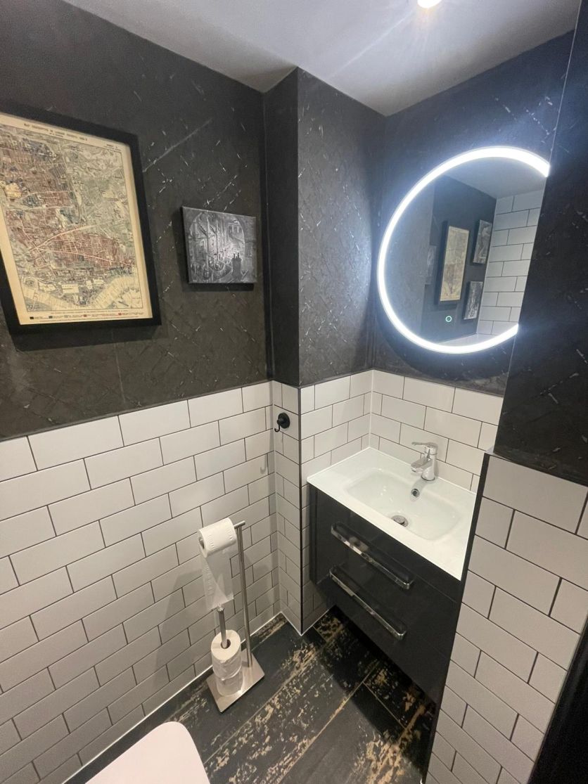 Avery Black Round LED Mirror
