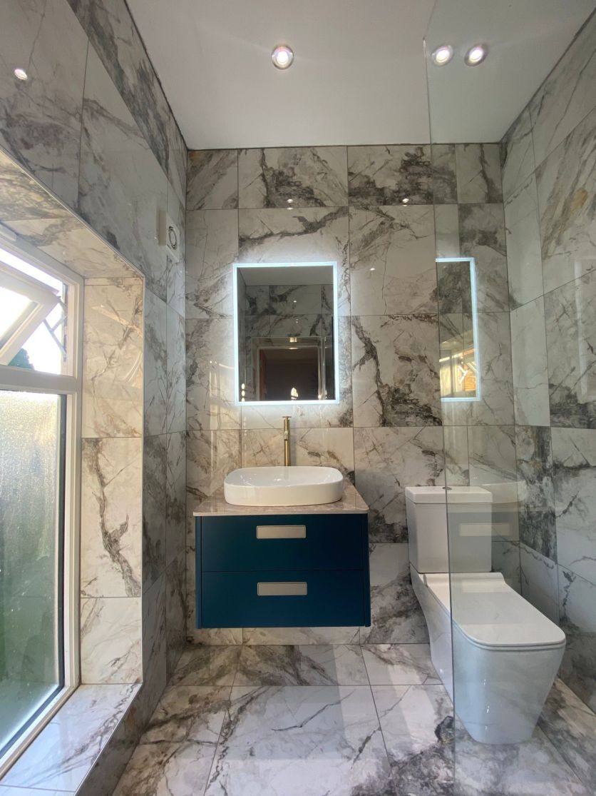 Fabulosa™ Marble Gloss Porcelain Tile