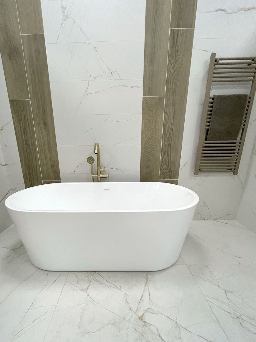 Noah White Freestanding Acrylic Bath