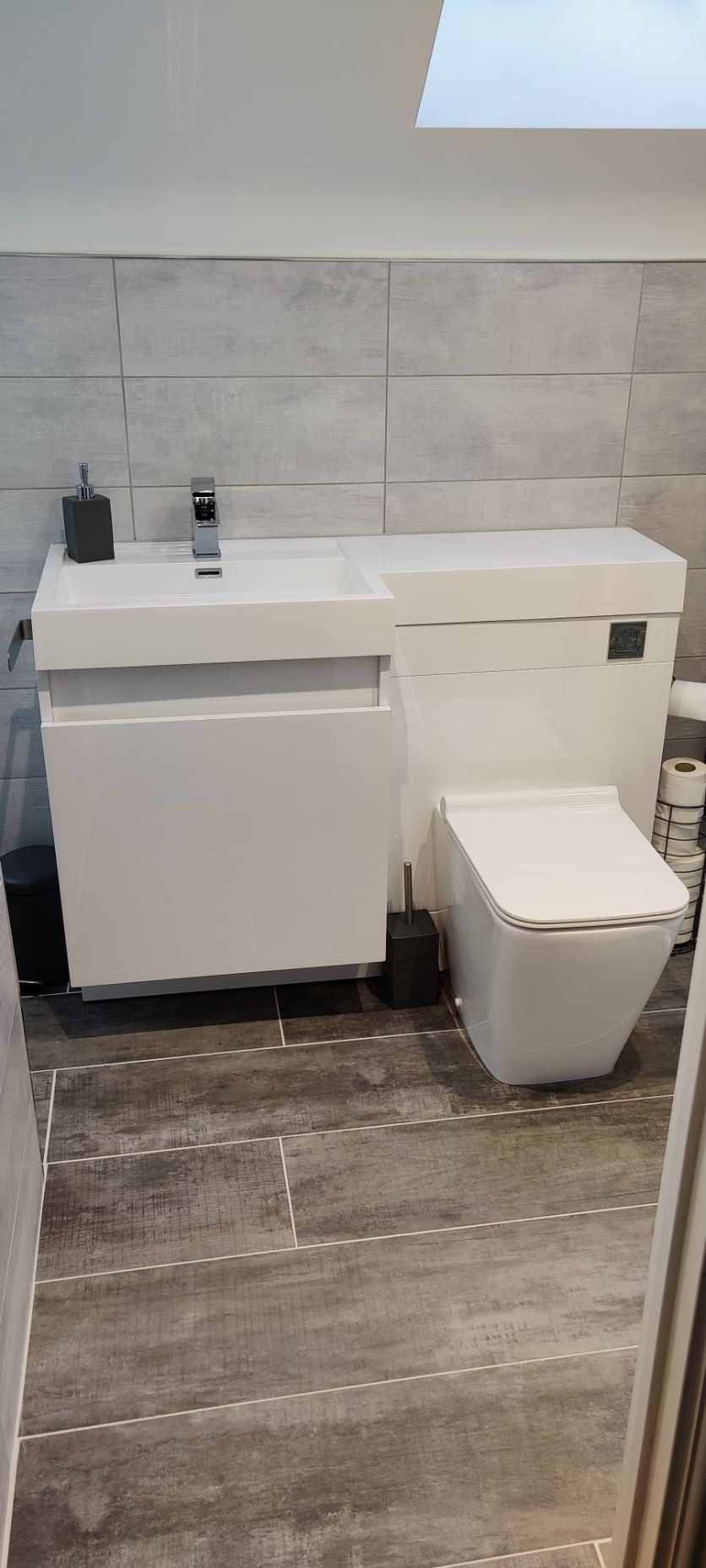Summers Left Hand Vanity Combination Unit in White Gloss