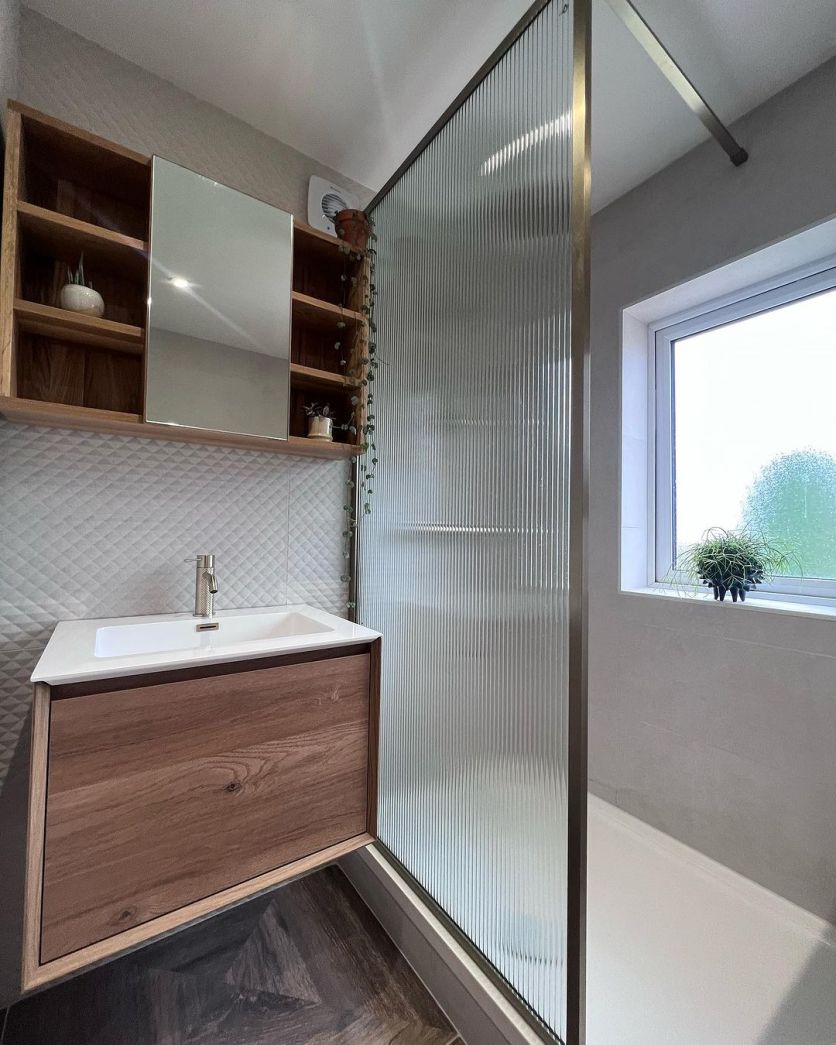 600mm Wall Hung Vanity Unit with White Resin Basin in Natural Oak