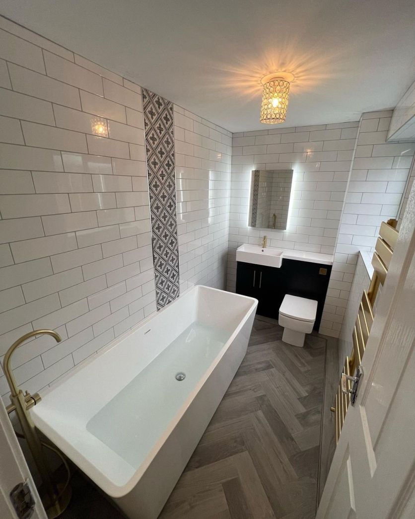 Elsa White Freestanding Bath