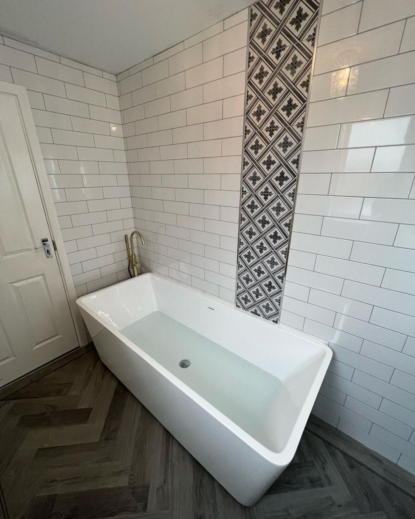 Elsa White Freestanding Bath