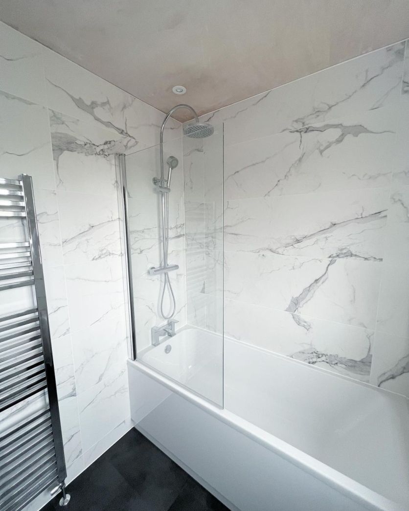 Moxby Single Rectangle Bath Screen