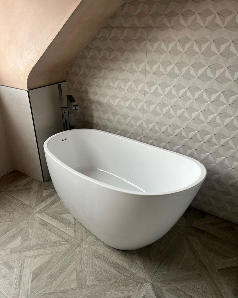 Isleworth Freestanding Acrylic Slipper Bath