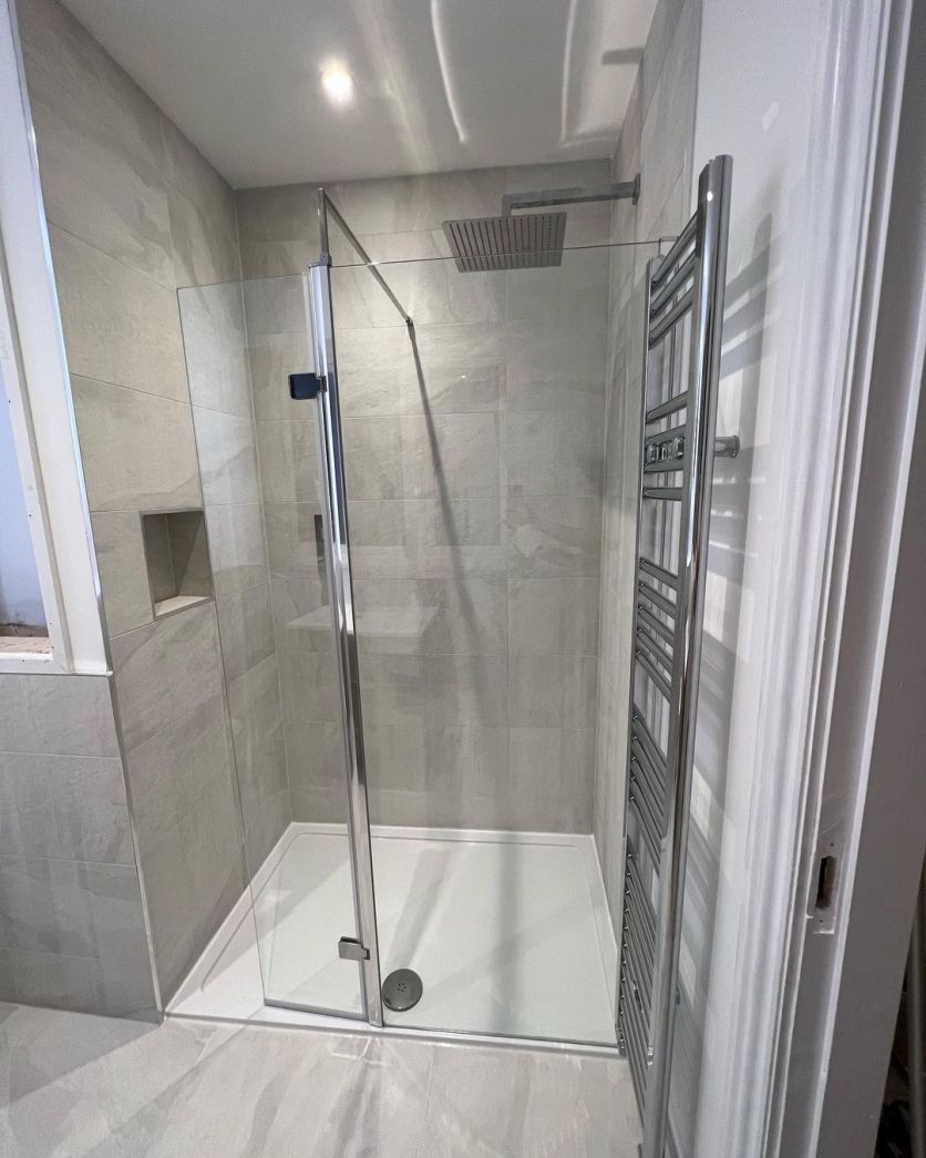 Royle Walk in Glass Screen with Hinged Panel
