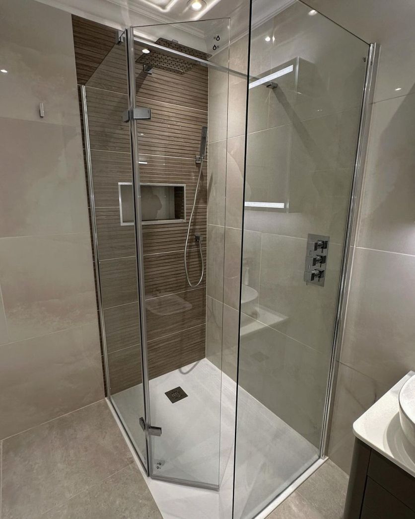 Royle Wetroom Walk in Glass Screen with Hinged Panel