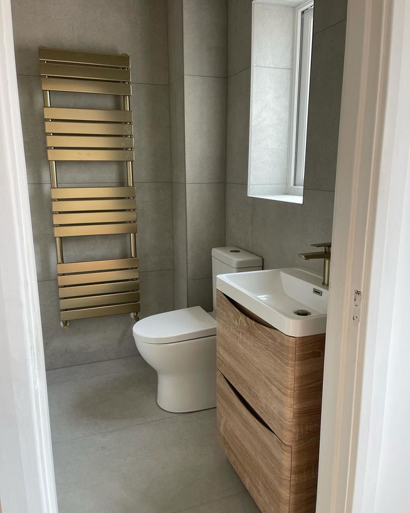 Erin 600mm Floorstanding Vanity Unit in Light Oak & Resin Basin