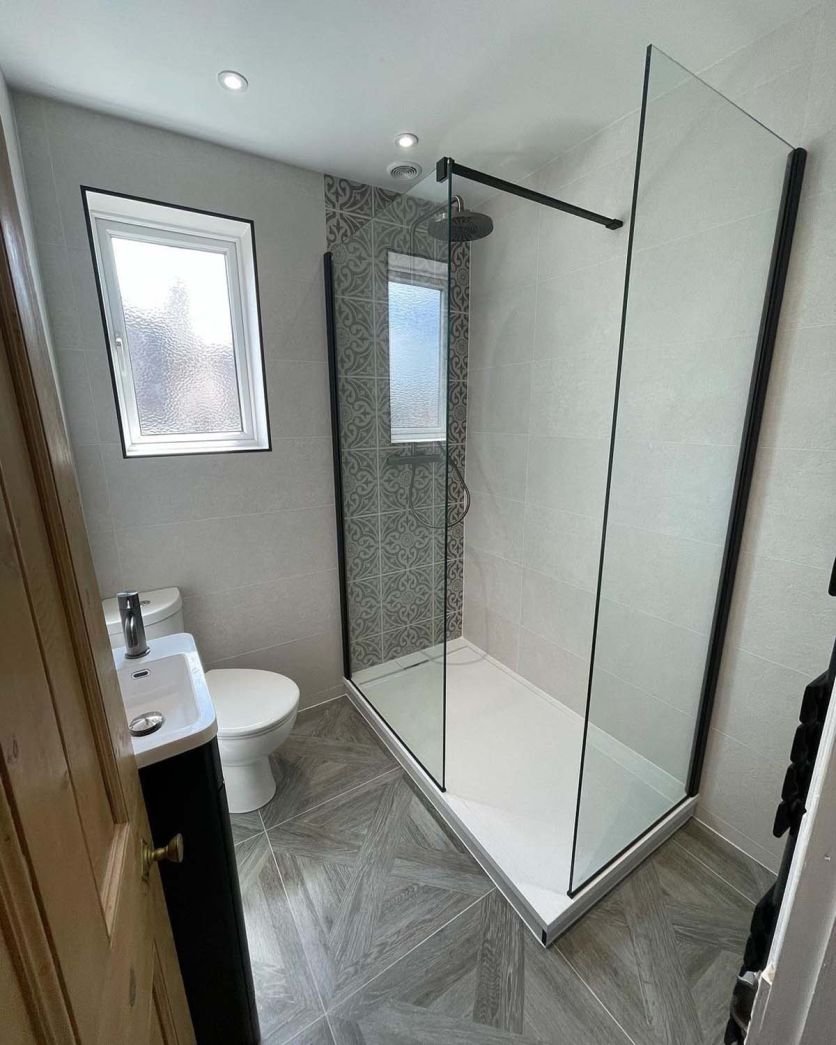 Oxford Walk-in Black Fixed Shower Screen - Clear Glass