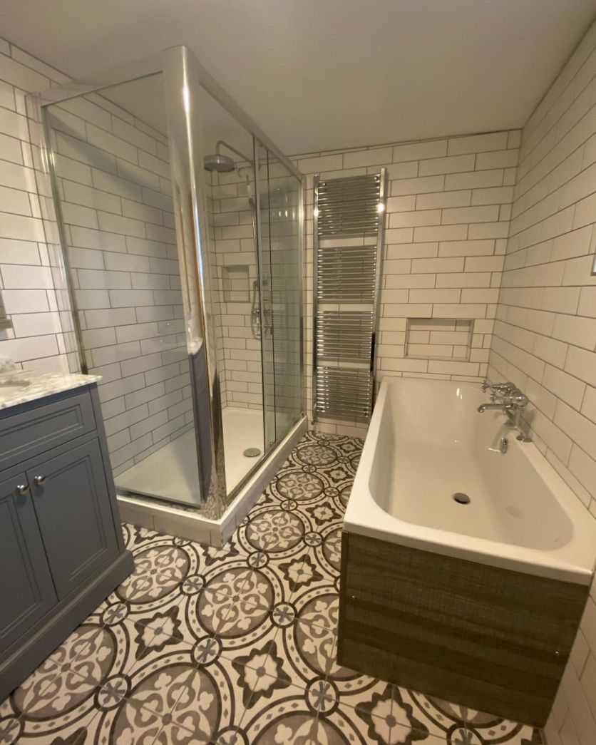 Moxby Sliding Shower Door
