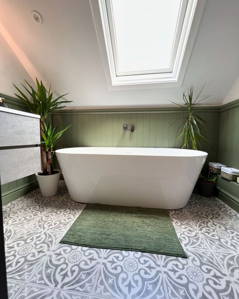 Noah White Freestanding Acrylic Bath