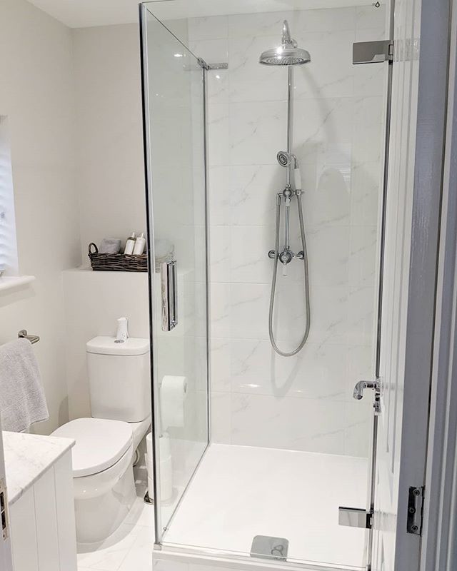 Lanka Hinged Shower Door