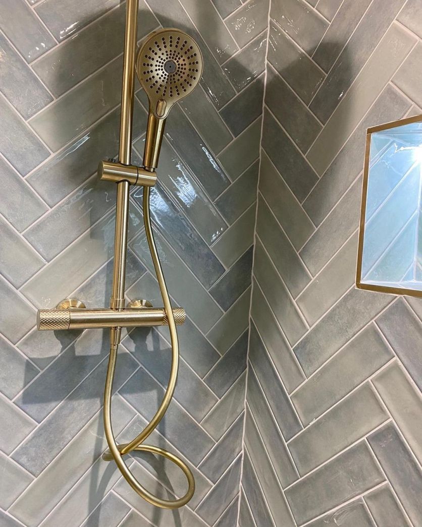 Moray Champagne Gold Shower Pack