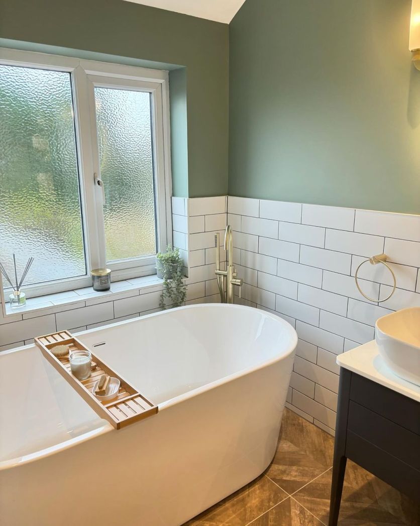 Noah White Freestanding Bath