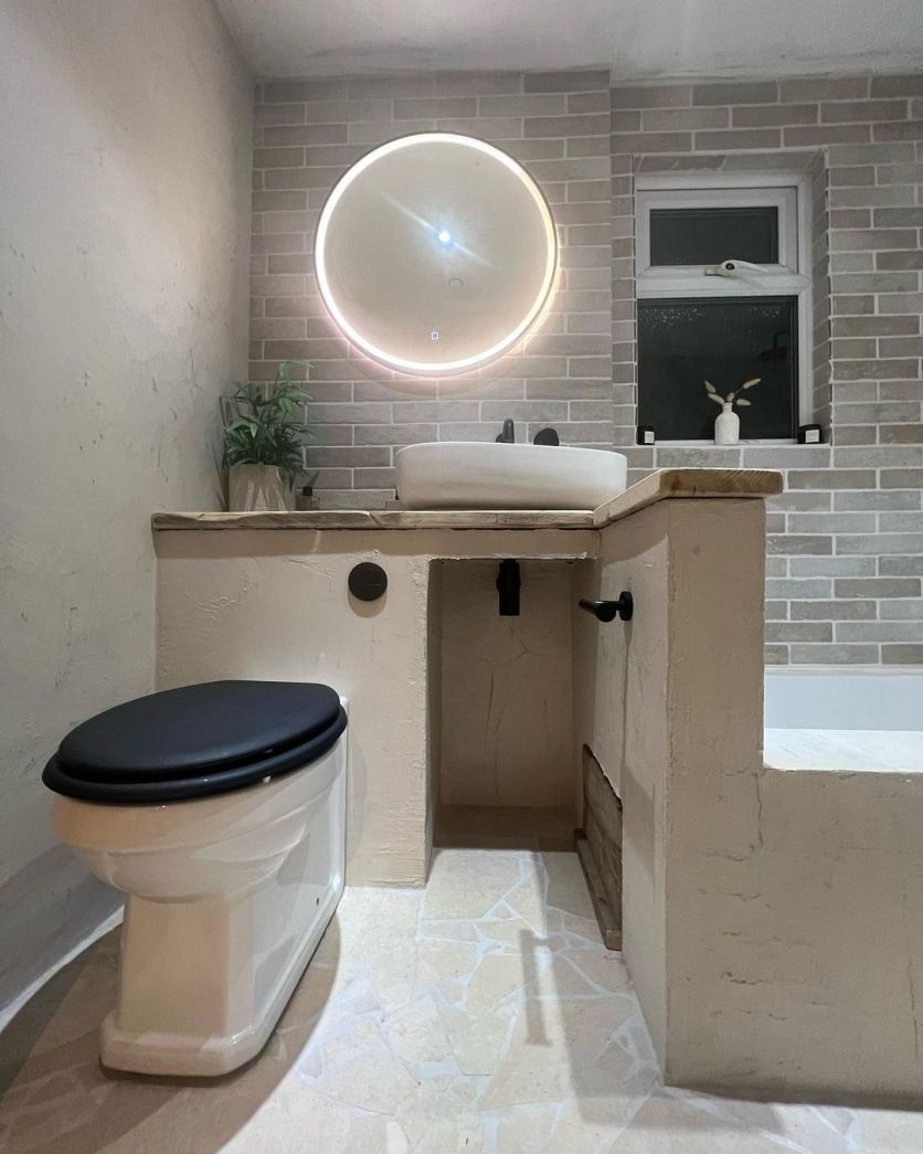 Avery Black Round LED Mirror