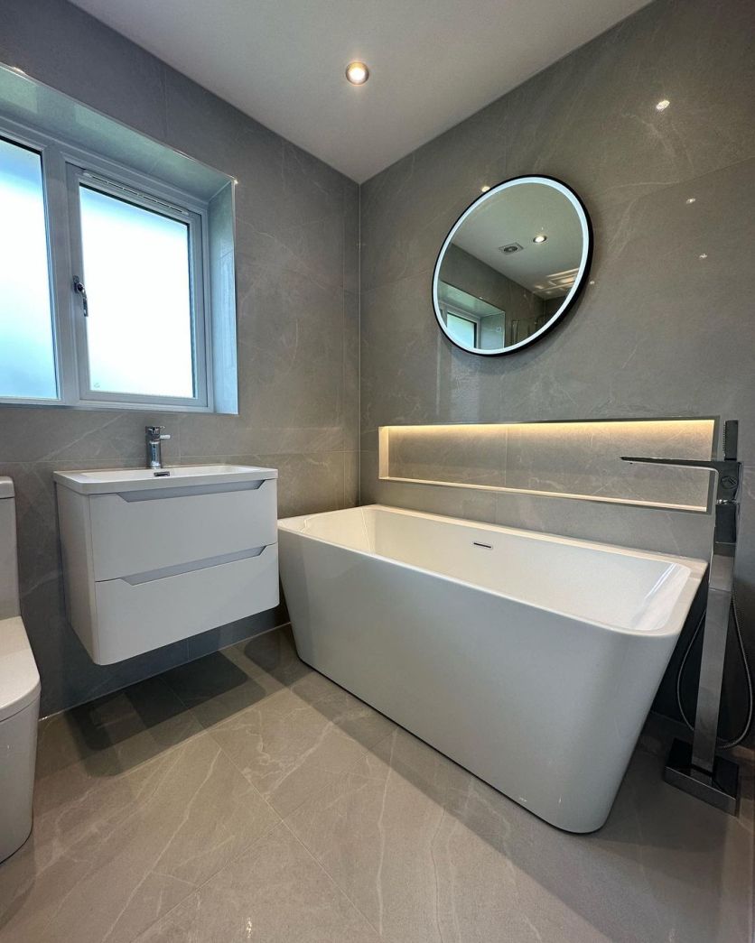 White Freestanding Acrylic Bath - 1680x800mm