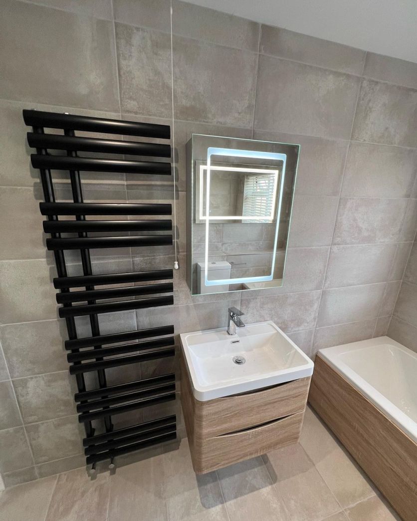 Erin 600mm Wall Hung Vanity Unit in Light Oak