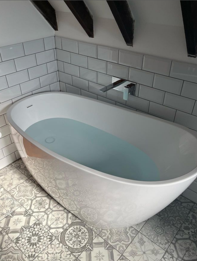 Freestanding Acrylic Slipper Bath - 1500x740mm