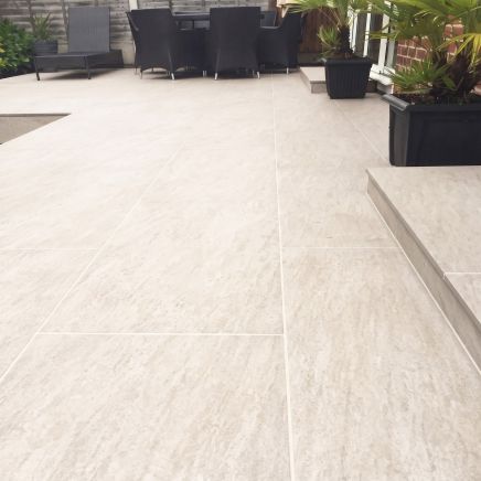 Hanson White Stone Outdoor Porcelain Tile 600x900mm roomset