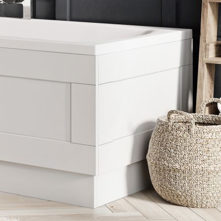 white end bath panel close up roomset