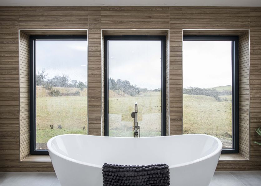 Lambi White Bath
